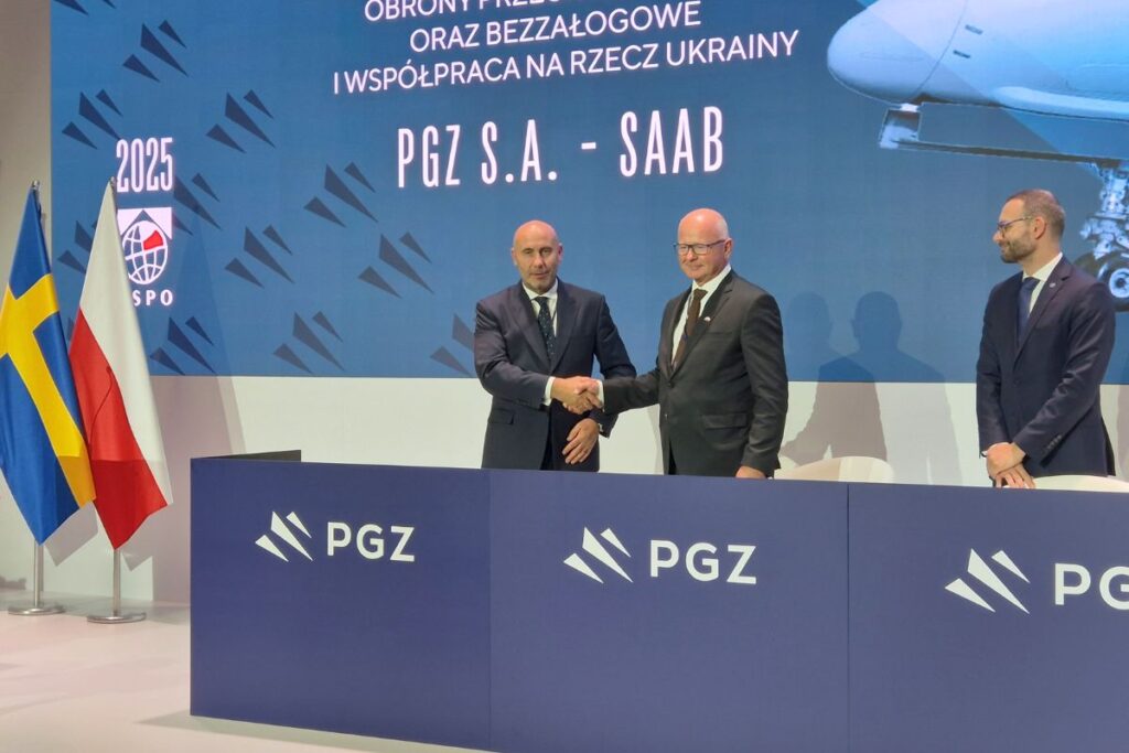 Shake on it — PGZ President Adam Leszkiewicz and Saab President and CEO Micael Johansson press the flesh as PGZ Vice President Jan Grabowski looks on.