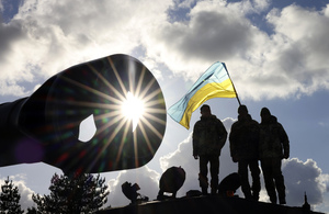 UKRAINIAN SOLDIERS TRAINING ON CHALLENGER 2 TANKS
