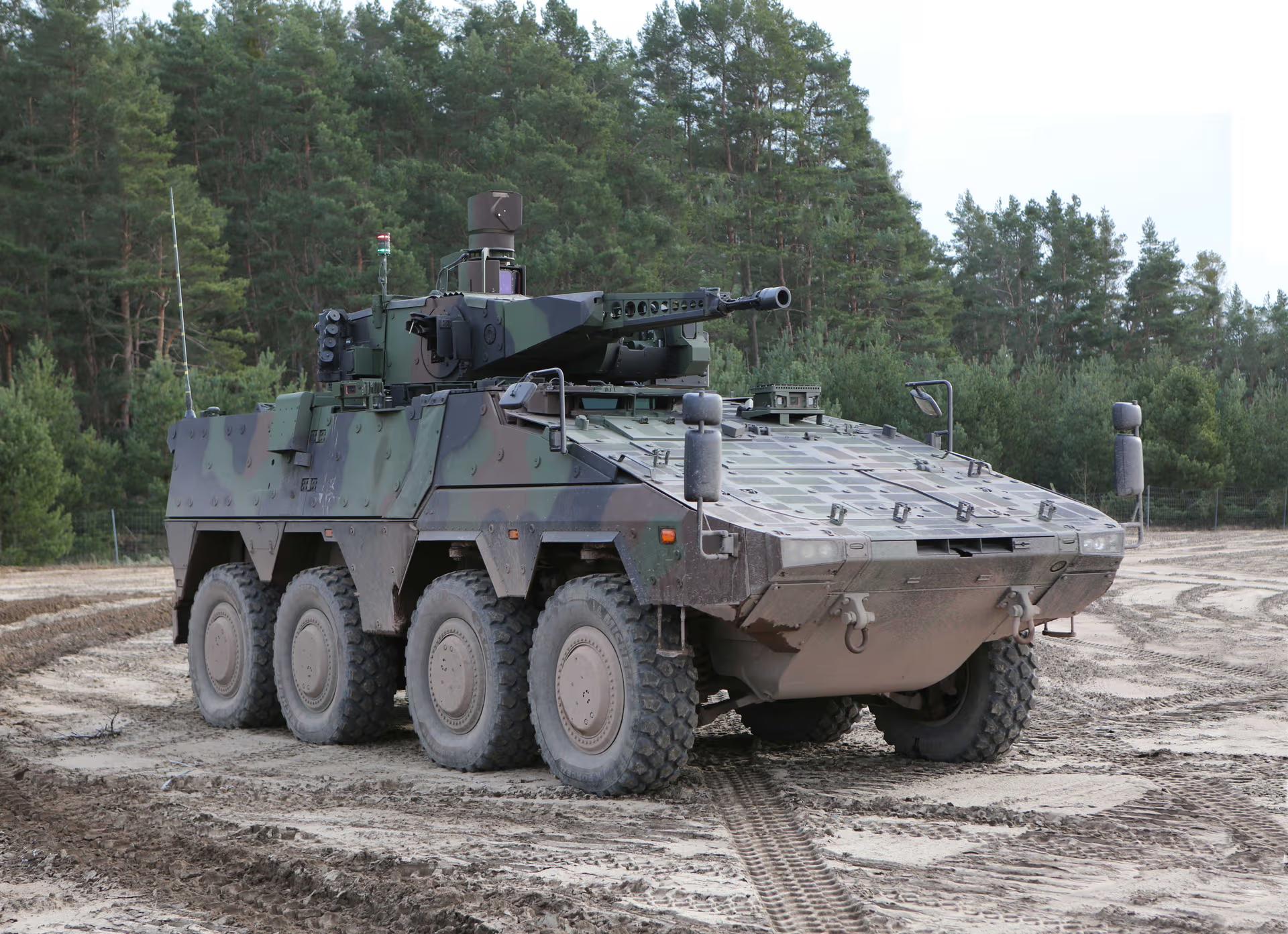 BOXER RCT30: Germany, Netherlands to receive 69 more infantry fighting vehicles